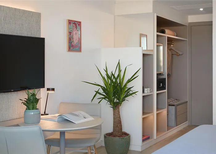 Innside Barcelona Apolo 4*