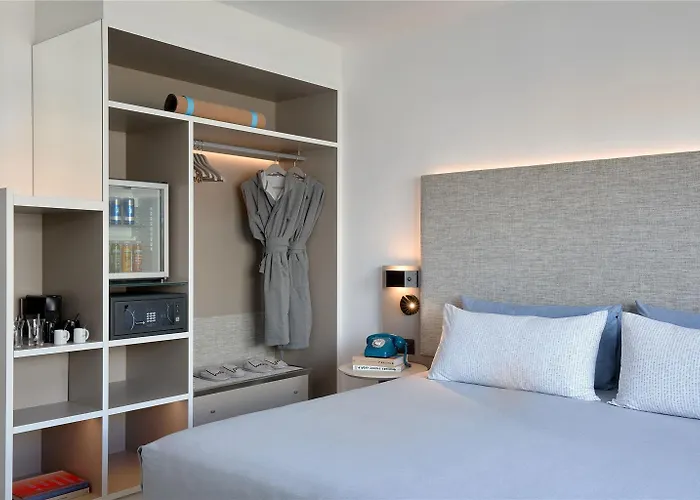 Innside Barcelona Apolo 4*