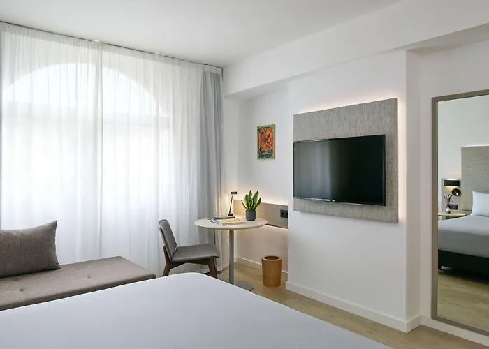 Hotel INNSiDE by Meliá Barcelona Apolo 4*