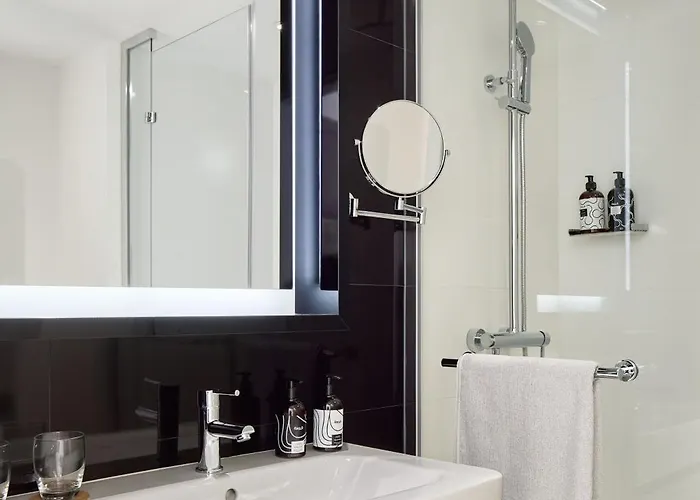 Hotel INNSiDE by Meliá Barcelona Apolo 4*